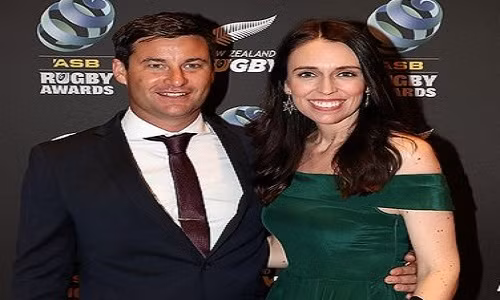 Thủ tướng New Zealand cùng chồng.