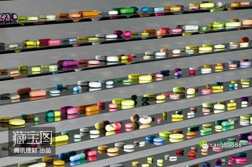 Bộ sưu tập “tủ thuốc” do nghệ sĩ Damien Hirst thực hiện