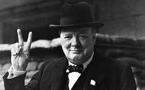 Ông Churchill giữ chức Thủ tướng của Anh từ năm 1940 - 1945. Trong thời gian đó, Thủ tướng Churchill đã dẫn dắt đưa nước Anh vượt qua Chiến tranh thế giới 2. Ông tái nhiệm chức vụ Thủ tướng Anh trong thời bình từ năm 1951 - 1955. Ông cũng là Thủ tướng Anh duy nhất nhận giải Nobel Văn học và là người đầu tiên được công nhận là Công dân danh dự Hoa Kỳ.