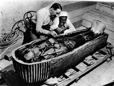 Việc tìm thấy xác ướp pharaoh Ai Cập Tutankhamun cùng kho báu khổng lồ trong lăng mộ được đánh giá là một trong những phát hiện khảo cổ quan trọng nhất thế giới.
