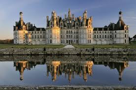 Lâu đài Chateau Chambord được xây dựng vào thế kỷ 16 như một nơi săn bắn cho vua Francois I. Mở cửa cho công chúng từ năm 2007, hơn 700.000 du khách ghé thăm lâu đài này.