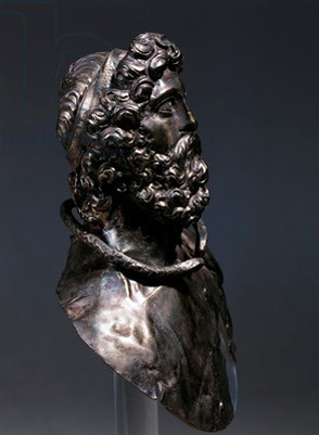 Vị hoàng đế này đã đạt được thành tựu trên khi kề vai sát cánh chiến đấu cùng con trai và lập ra quân đội Macedonia hùng mạnh.