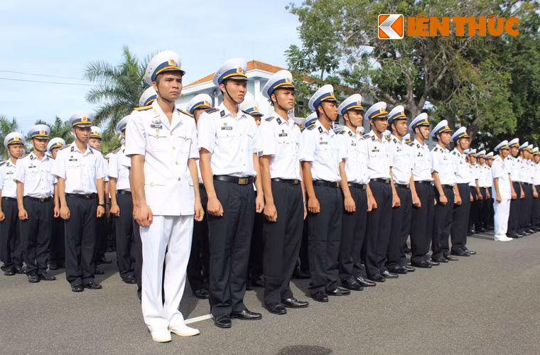 Học viên đào tạo cấp phân đội, bậc đại học trong Lễ khai giảng.