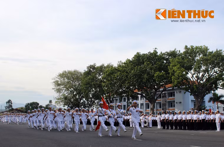 Khối quân kì trong diễu duyệt đội ngũ.