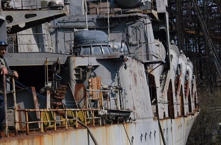 Và cho tới khi cuộc khủng hoảng Ukraine năm 2014 xảy ra, chính quyền Yanukovych sụp đổ dẫn tới sự nắm quyền của phe thân Mỹ, phương Tây khiến thương vụ mua lại tuần dương hạm Ukrayina với Nga trở nên xa vời hơn bao giờ hết.