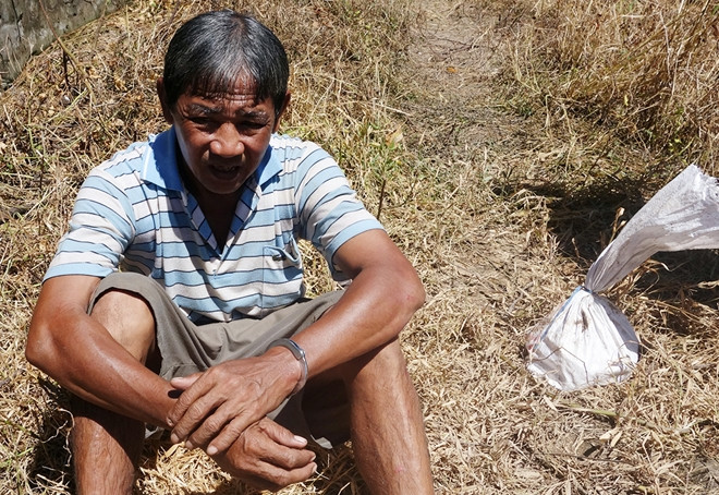 Buon lau vang tu Campuchia ve Viet Nam: Ke buon lau trong vo boc doanh nhan