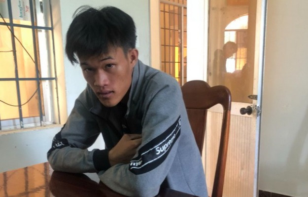 Ngày 21/6, Công an tỉnh Phú Yên đã bắt giữ đối tượng Phạm Kim Phê (SN 2002) trú ở thôn Hòa Hậu, xã An Thạch, huyện Tuy An về hành vi hiếp dâm, giết người. Nạn nhân là một bé gái 13 tuổi. 