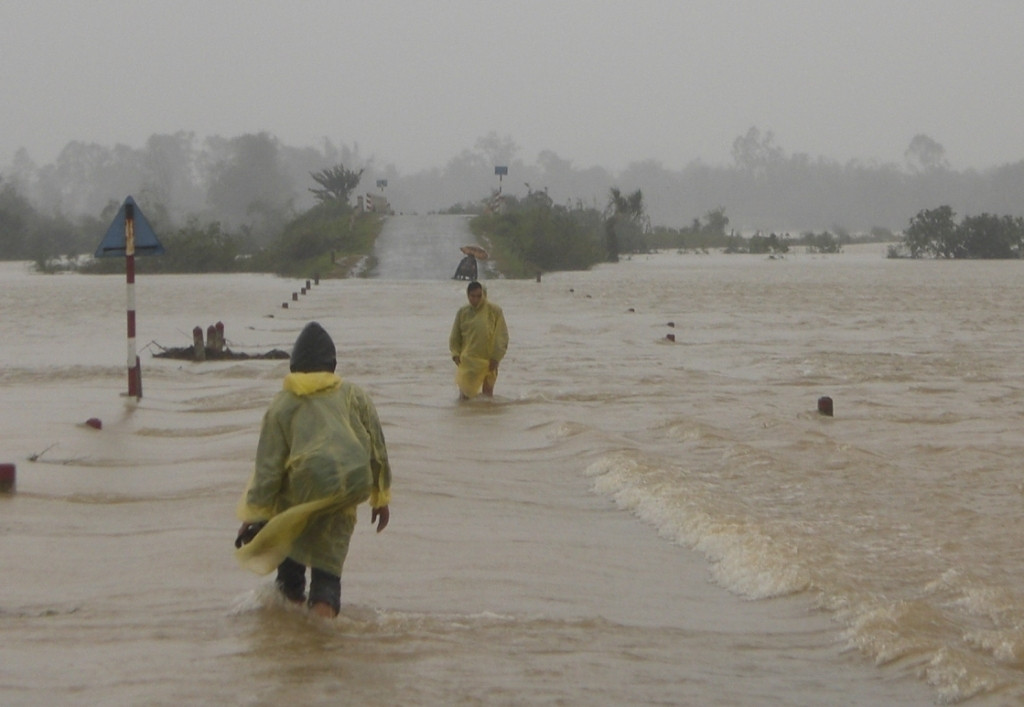 Canh bao ngap lut, sat lo tai mien Trung va Tay Nguyen