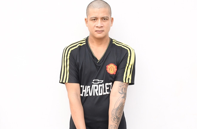  Ngáo đá đập phá mộ cậu ruột. Ngày 7/11, Công an huyện Châu Thành (tỉnh Tiền Giang) đã khởi tố bị can, bắt tạm giam Nguyễn Ngọc Điệp (SN 1988, ngụ xã Thân Cửu Nghĩa, huyện Châu Thành) điều tra về hành vi xâm phạm mồ mả. Trước đó, ngày 18/10, sau khi sử dụng ma túy, Điệp bị ảo giác nên cho rằng có tiếng khóc trẻ em trong phần mộ của cậu ruột ở sau nhà. Điệp lấy búa đập phá mộ phần của cậu ruột. Điệp đã có 5 tiền án về tội trộm cắp tài sản.