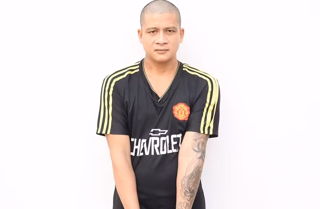  Ngáo đá đập phá mộ cậu ruột. Ngày 7/11, Công an huyện Châu Thành (tỉnh Tiền Giang) đã khởi tố bị can, bắt tạm giam Nguyễn Ngọc Điệp (SN 1988, ngụ xã Thân Cửu Nghĩa, huyện Châu Thành) điều tra về hành vi xâm phạm mồ mả. Trước đó, ngày 18/10, sau khi sử dụng ma túy, Điệp bị ảo giác nên cho rằng có tiếng khóc trẻ em trong phần mộ của cậu ruột ở sau nhà. Điệp lấy búa đập phá mộ phần của cậu ruột. Điệp đã có 5 tiền án về tội trộm cắp tài sản.