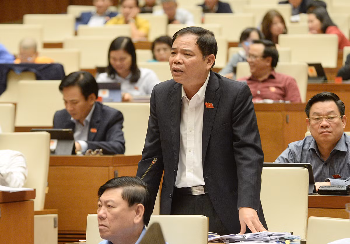 Trước đó, phiên thảo luận về kinh tế xã hội, nữ đại biểu Ksor H’Bơ Khăp đã tranh luận với Bộ trưởng NN&amp;PTNT Nguyễn Xuân Cường cho rằng, việc tăng diện tích rừng từ 9 triệu lên 14,6 triệu là con số phấn khởi. Tuy nhiên, đại biểu cảm thấy con số Bộ trưởng đưa ra là vô lý và “có gì đó thực sự là sai sai”.