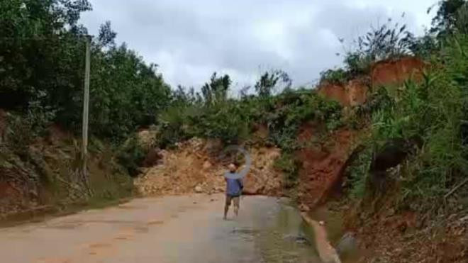 Nam Tra My lai sat lo nui, dat da trut chat dong chia cat Quoc lo 40B