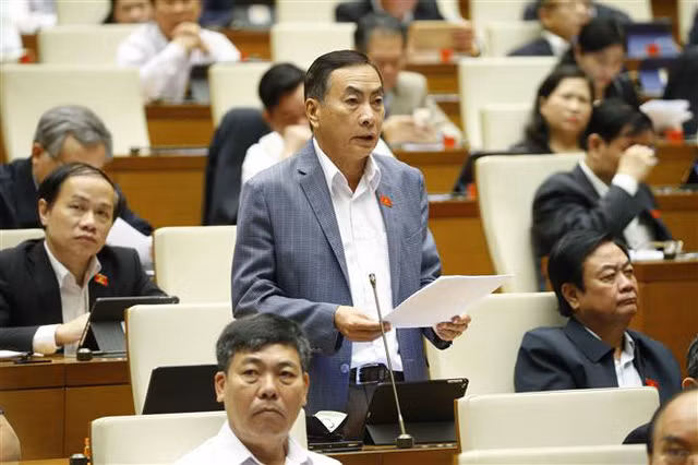 Đại biểu Phạm Văn Hòa.