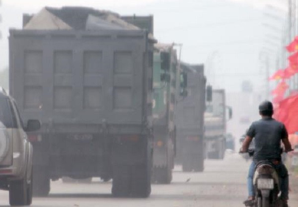 Xe “qua tai” tung hoanh QL17B va cau hoi ve trach nhiem?