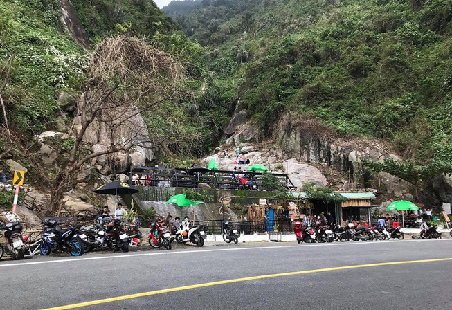 “Ma Pi Leng Panorama” phien ban deo Hai Van vi pham hanh lang an toan duong bo?