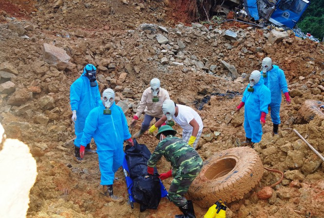 Vu Rao Trang 3: CDT ho tro gia dinh 17 nan nhan chet, mat tich sao?