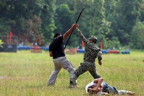 Huấn luyện phòng, chống khủng bố.