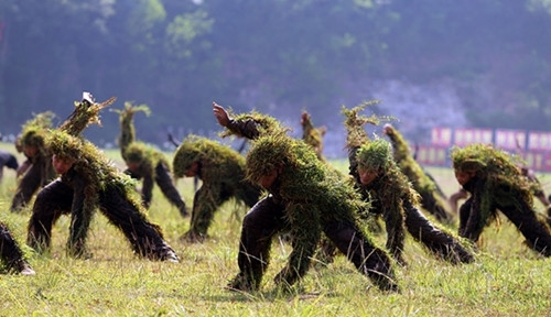 Huấn luyện ngụy trang.