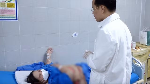 Người phụ nữ ở Hà Nam suýt mất mạng khi đi hút mỡ bụng Nguoi phu nu o Ha Nam suyt mat mang khi di hut mo bung