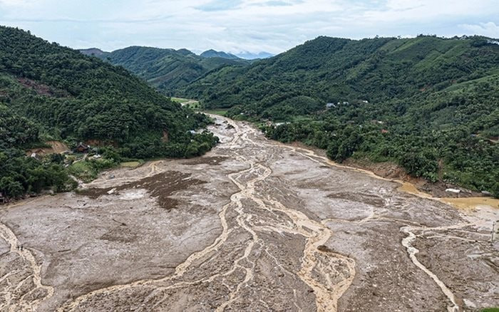 Lũ quét, lũ bùn đá ngày 10/09 tại Làng Nủ, Lào Cai làm 67 người chết, mất tích. Sạt lở đất sáng ngày 09/09 tại xã Ca Thành, huyện Nguyên Bình, tỉnh Cao Bằng làm 31 người chết, mất tích. (Ảnh: Tạp chí điện tử Môi trường và Cuộc sống)