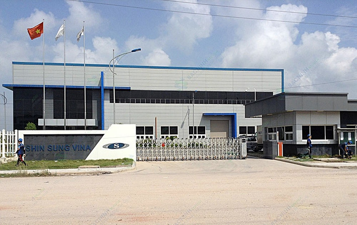 Vụ ngộ độc thực phẩm tập thể xảy ra tại Công ty TNHH Shinsung Vina sau bữa liên hoan ngày 20/10 khiến 91 người nhập viện cấp cứu. Qua xét nghiệm các mẫu bệnh phẩm, nguyên nhân ngộ độc do vi khuẩn E.coli và tụ cầu vàng. (Ảnh: Báo điện tử Đại biểu Nhân dân)