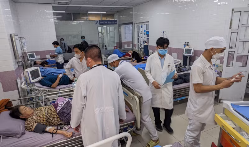 Vụ ngộ độc xảy ra tại bếp ăn tập thể công ty TNHH Dechang Việt Nam hồi tháng 5 làm 95 người mắc và đi viện. Nguyên nhân do vi sinh vật Salmonella trong mỳ Quảng. (Ảnh: Tạp chí Thương trường)