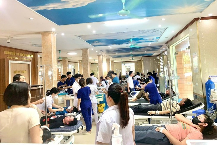 Hay vụ 150 công nhân tại Công ty TNHH Sunrese Apparel Việt Nam (Phú Thọ) phải nhập viện cấp cứu sau bữa trưa ngày 28/8, do nguyên nhân chất histamin với hàm lượng cao có trong món cá thu ù kho trong bữa ăn. (Ảnh: phapluat.vn)