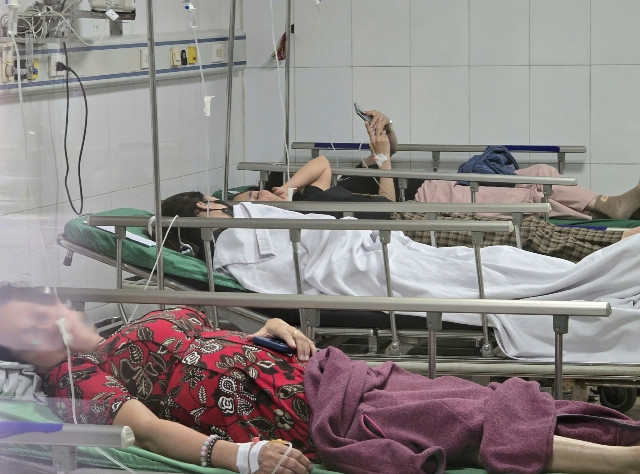 Nghe An: Dieu tra nguyen nhan vu hang chuc cong nhan nhap vien