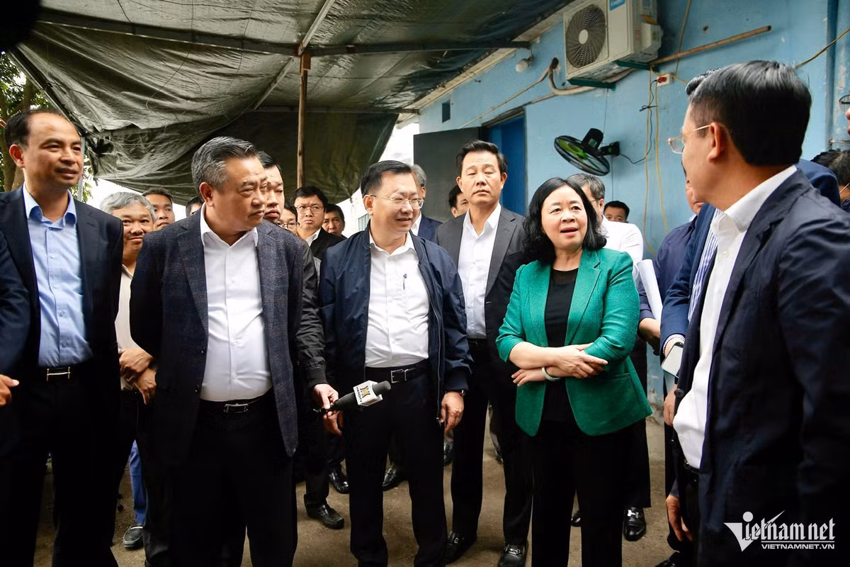 Ngày 2/12, Bí thư Thành ủy Hà Nội Bùi Thị Minh Hoài và Chủ tịch UBND TP Hà Nội Trần Sỹ Thanh đã đi kiểm tra tiến độ dự án hệ thống xử lý nước thải Yên Xá và thực hiện các biện pháp làm sạch sông Tô Lịch.