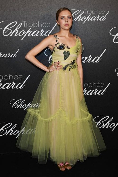 Người đẹp này có bộ váy khiến người ta cảm tưởng như cô khoe hết cơ thể phía bên dưới.