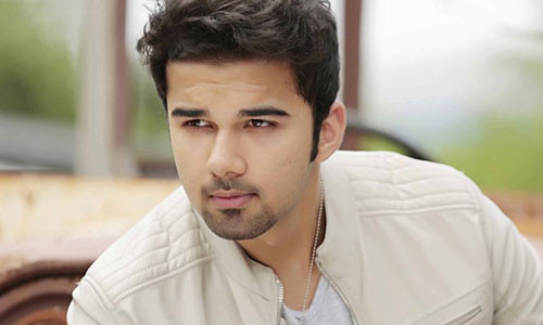 Dan dien vien Co dau 8 tuoi do bo den Viet Nam-Hinh-2