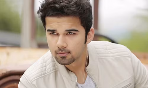 Dan dien vien Co dau 8 tuoi do bo den Viet Nam-Hinh-2