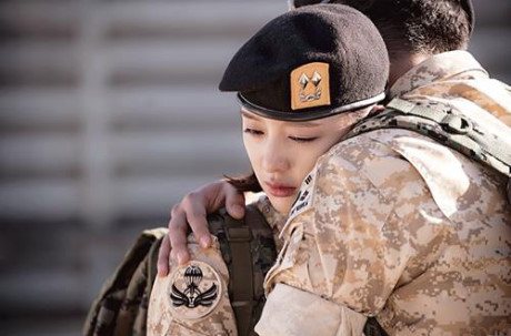 Song Joong Ki hon Song Hye Kyo khien fan ban loan-Hinh-6