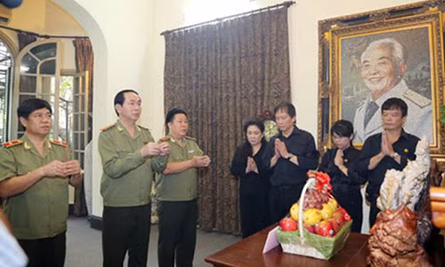 Tro ly Dai tuong Tran Dai Quang lam Giam doc CA Ha Noi