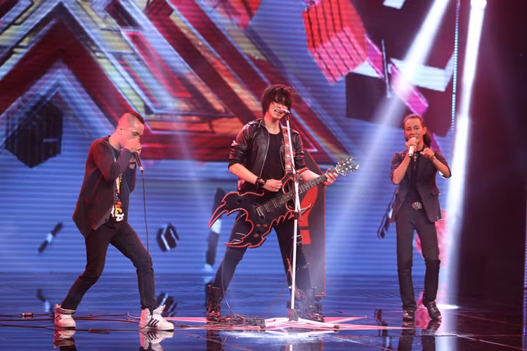 Nhóm Tiger Band vô cùng máu lửa với phần mashup ba ca khúc cực sôi động mang phong cách đậm chất rock. Giám khảo Tùng Dương phải chạy lên sân khấu bắt tay với nhóm cũng như hào hứng đứng hẳn lên để nhận xét. Tuy vậy, Diva Thanh Lam một lần nữa chứng tỏ sự “khó tính” của mình, chị thẳng thắn: “Các em là những con người đam mê âm nhạc nhưng chị chưa thấy ở các em khả năng thực sự. Nếu bắt đầu chỉ bằng tình yêu và đam mê thì chúng ta cần nghiêm túc hơn nữa để thử sức ở những chương trình sau”.