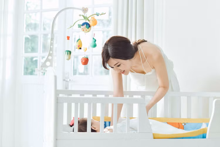 "Sau đó sang phần thứ hai âm nhạc chuyển màu tươi vui hơn. Thể hiện hình ảnh người mẹ vững vàng, bước qua những khó khăn sống một cuộc đời mới tươi vui và thành công”.