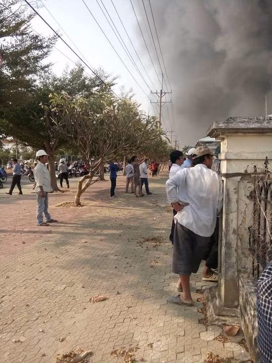 Nhiều công nhân thoát thân trong vụ cháy lớn.