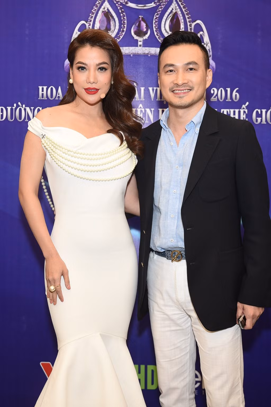 Diễn viên Chi Bảo cũng góp mặt trong đêm chung kết Hoa khôi áo dài với vai trò "cầm trịch". Nam diễn viên ăn vận lịch lãm với vest tối màu.