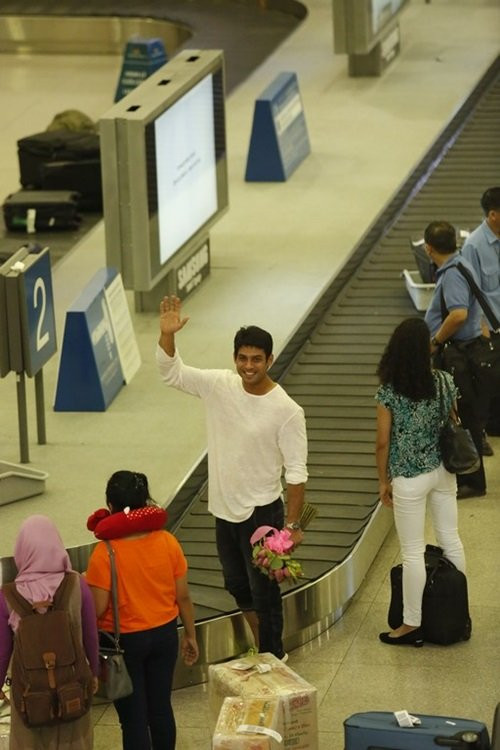 Xuất hiện từ phần 5 của phim "Cô dâu 8 tuổi", Siddharth Shukla vào vai Shiv- chàng thanh tra điển trai, nam tính và đầy lãng mạn trong câu chuyện tình yêu cùng với nữ chính Anandi. Trong vai “anh hùng cứu mỹ nhân”, Shiv đã chứng tỏ được tình yêu bao la cùng chuyện tình lãng mạn với Anandi, tình cảm này đã gây ấn tượng mạnh với khán giả xem đài.