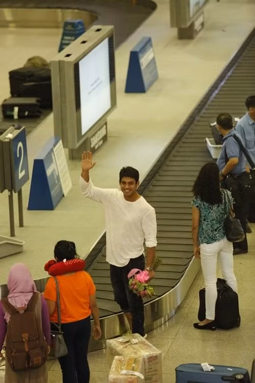 Xuất hiện từ phần 5 của phim "Cô dâu 8 tuổi", Siddharth Shukla vào vai Shiv- chàng thanh tra điển trai, nam tính và đầy lãng mạn trong câu chuyện tình yêu cùng với nữ chính Anandi. Trong vai “anh hùng cứu mỹ nhân”, Shiv đã chứng tỏ được tình yêu bao la cùng chuyện tình lãng mạn với Anandi, tình cảm này đã gây ấn tượng mạnh với khán giả xem đài.