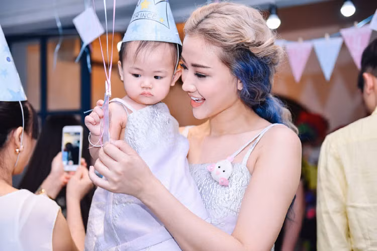 Hiện tại, ngoài việc tập trung cho cuộc thi The Remix, Maya vẫn dành nhiều thời gian trong ngày để quan tâm, chăm sóc cho con gái.