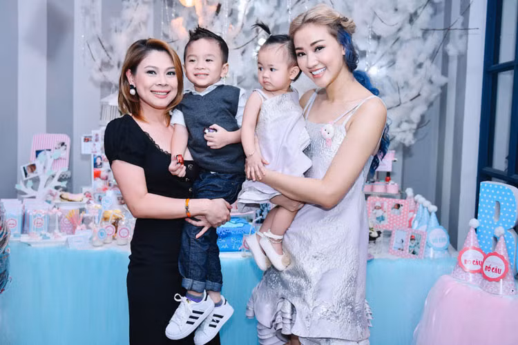 Ca sĩ Thanh Thảo cũng đưa cháu ruột đến mừng sinh nhật bé Bồ Câu.