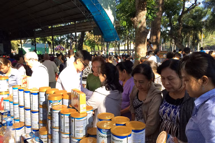 Người cao tuổi rất quan tâm đến các sản phẩm dinh dưỡng của Vinamilk.