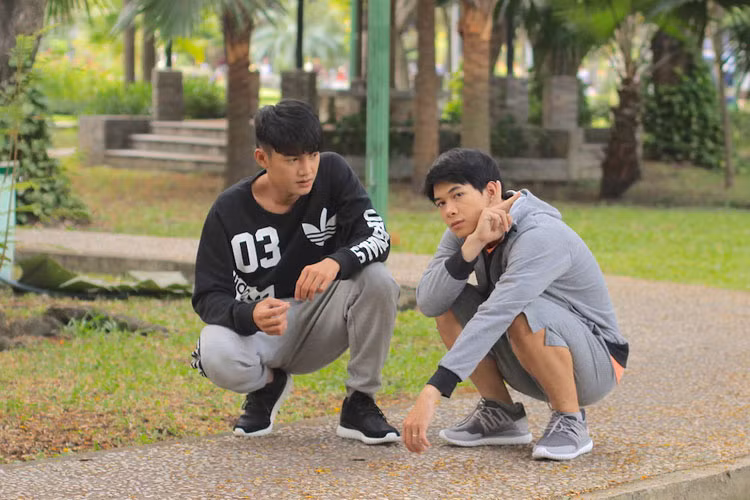 Từ khi bạn gái đi theo một đại gia giàu có, Long bất ngờ quen biết với Nam (Bùi Anh Tú đảm nhận)– nhà thiết kế thời trang đồng tính, có tâm hồn nhạy cảm và đã từng trầm cảm vì bị người yêu bỏ rơi.