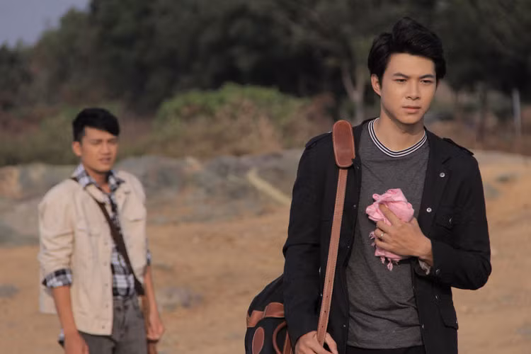 Nếu như bộ phim “Thần tiên cũng nổi điên” là dự án phim điện ảnh đầu tiên Quang Tuấn tham gia sau khi kết hôn với ca sĩ Linh Phi thì “soái ca” sân khấu kịch Bùi Anh Tú lại có vai diễn chạm ngõ điện ảnh đầy ấn tượng.