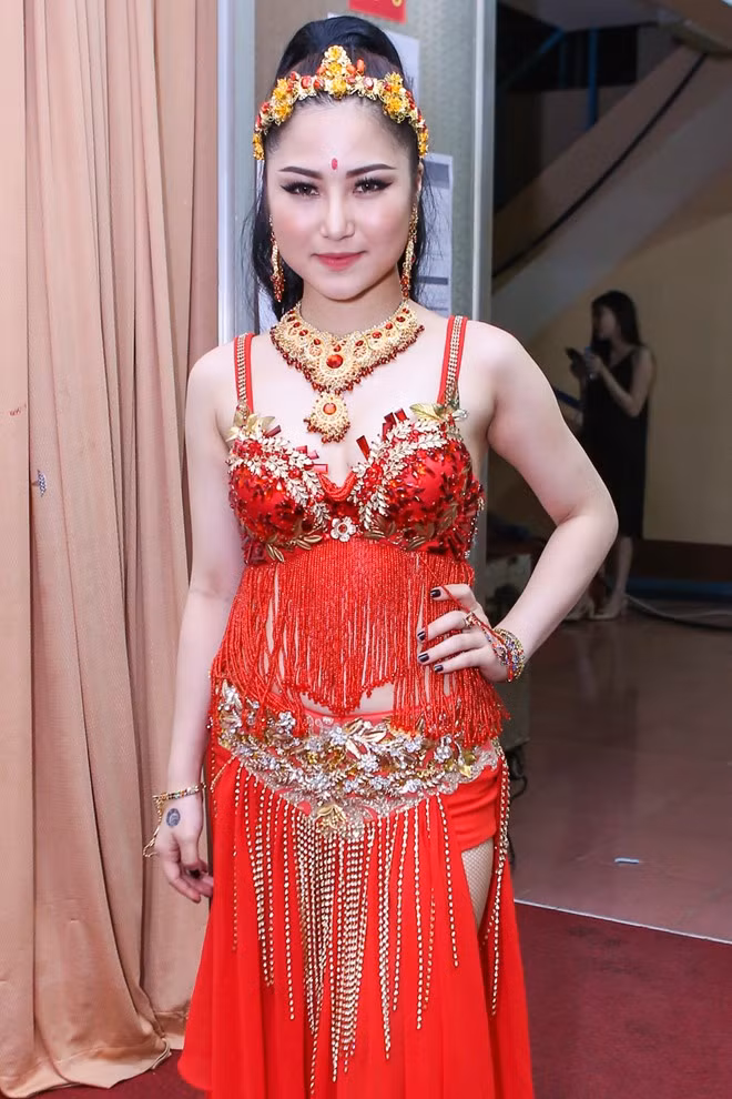 Hương Tràm khiến giám khảo và khán giả ngạc nhiên khi không chỉ hát tốt mà còn nhảy đẹp.