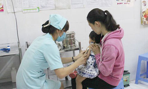 Vacxin Pentaxim “cho den” 2 trieu dong/lieu: Khong dam bao an toan