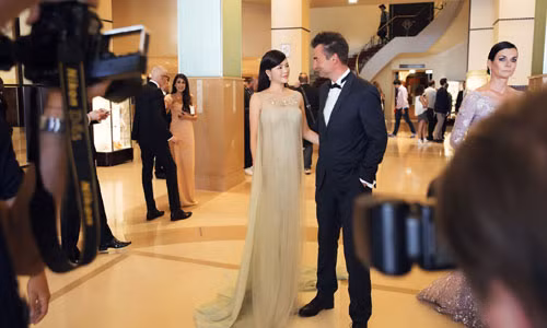 Ông khen Lý Nhã Kỳ biết tạo cho mình một dấu ấn riêng, khiến mọi người hào hứng quan sát cô trên thảm đỏ.