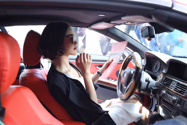 Tái xuất điện ảnh với vai chính trong dự án phim “Sài Gòn, anh yêu em” của đạo diễn Lý Minh Thắng, La Quốc Hùng. Hiện tại, Maya đang tất bật để chuẩn bị và ghi hình những cảnh quay đầu tiên của phim.