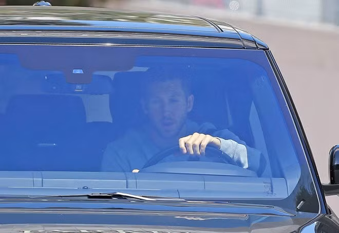 Calvin Harris len tieng sau khi chia tay Taylor Swift